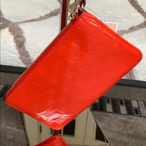 MICHAEL KORS JET SET ITEM LG GUSSET WRISTLET - Picture 9 of 16